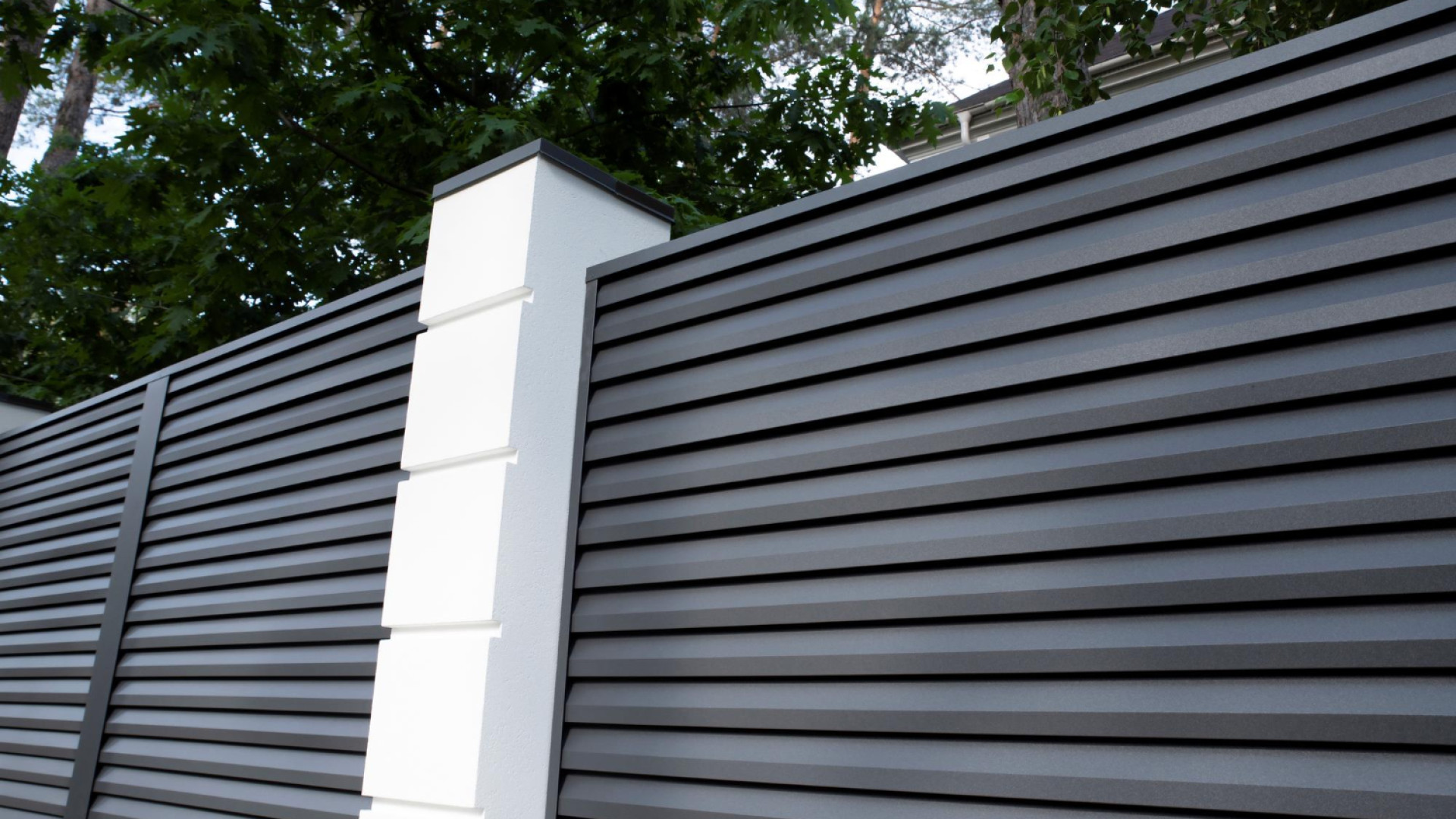 Pourquoi installer un portail en alu ? Les cinq avantages incontournables !
